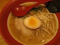 「魚介ラーメン580円&グランプリ餃子250円（半額120円）」@ラーメン熊本応援隊 銀座通り店の写真