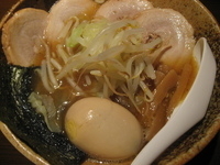 「やまやん家ラーメン（850円）+チーズ入肉味噌餃子（3個入350」@焦がしにんにくつけ麺 大外一気の写真