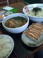 「醤油つけ麺 餃子 サービスライス」@くるまやラーメン 旭区善部町店の写真