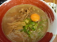 「徳島ラーメン(ふつうめん) 480円 +生卵 50円」@徳島ラーメン 麺王 岡山店の写真