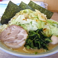 「ラーメン（並・カタメ￥650）味付けキャベツ（￥100）」@ラーメン壱國家 座間店の写真