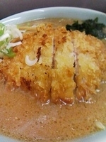 「とんかつ入らーめん（味噌）850円」@らーめん てんぐの写真