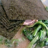 「ラーメン+ほうれん草+海苔（無料クーポン） 650円」@らーめん武蔵家 千葉本店の写真