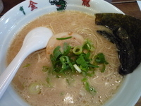 「とんこつラーメン 320円」@博多 金龍 筑紫通り店の写真