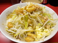 「小汁なし 600円（全マシ、魚粉）+生卵 50円」@ラーメン二郎 環七一之江店の写真