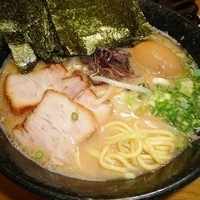 「塩豚骨らーめん（並）+味玉」@パワー軒の写真