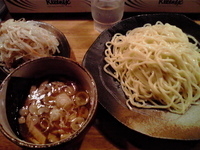 「つけ麺（中盛り）720円+ヤサイ 100円」@つけ麺屋 やすべえ 水道橋店の写真