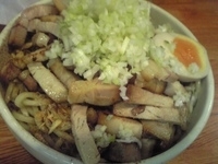 「塩汁なし（大盛）+炙りチャーシュー2枚+きざみネギ」@らーめん 破顔の写真