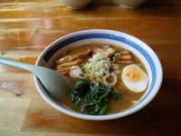 「ラーメン（680円）+あぶりチャーシュー丼（250円）」@麺屋ゆうの写真