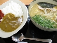 「サービスランチ(にんたまカレーセット)650円」@にんたまラーメン 将軍 日光店の写真