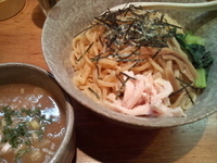 「鶏の骨つけ麺中盛+鶏の骨チャーシューごはん（830円+280円）」@鶏の骨の写真