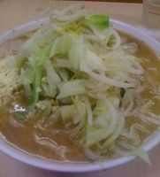 「小ラーメン（650円）、ニンニク」@ラーメン二郎 京成大久保店の写真