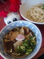 「むさしの肉盛り+替え玉+煮玉子（採点は替え玉後）」@笑堂の写真