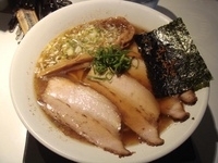 「煮干し煮豚そば」@一汁三にぼし 裏不如帰の写真