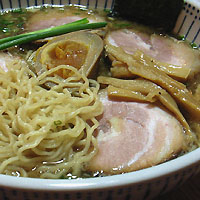 「ちゃーしゅー麺大盛（細麺、 麺硬め）」@らーめん三歩の写真