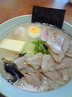 「しおバター+チャーシュー+煮玉」@ラーメンショップ 堀之内店の写真