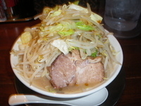 「どか盛りラーメン（少なめ）+野菜増し 750円」@ラーメン どげん屋の写真