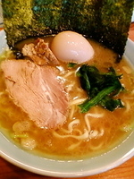 「味玉ラーメン カタメ【800円】」@横浜家系ラーメン やややの写真