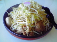 「味玉なると麺（やさいマシマシ）+中盛り」@らーめん 成都の写真