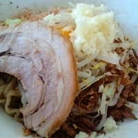 「まぜそば ニンニクチーズ 750円」@ジャンクガレッジ 東大宮店の写真