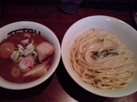 「特製つけ麺 1000円+大盛 50円+カレーフレーク（無料）」@つけめんTETSU 千駄木本店の写真