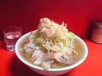 「小ブタ+野菜・油マシ」@ラーメン二郎 神田神保町店の写真