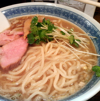 「らーめん ￥650（200g） + 中盛り ￥50（100gマシ」@燦燦斗の写真