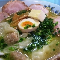 「塩ワンタンメン・バター・チャーシュー+ランチサービスライス 90」@再来軒の写真