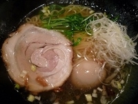 「龍旗信ラーメン（700円）+特製半熟煮玉子（100円）+ピリ辛す」@龍旗信 堺本店の写真