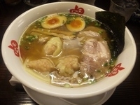 「正油らーめん 全部入り」@らーめん 本竈の写真