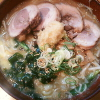「味噌チャーシュー（麺カタメ）￥950 バター￥50 ニンニク￥5」@手打ちラーメン 金龍の写真