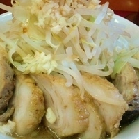 「ラーメン+ブタ ヤサイニンニク 麺150g 850円」@モッコリ豚の写真