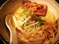 「焙煎旨塩そば（750円）」@麺屋宗 -sou- 高田馬場本店の写真