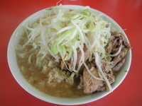 「小ラーメン豚入り ニンニク カラメ」@ラーメン二郎 茨城守谷店の写真