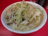 「ラーメン 600円（やさい、にんにく）」@ラーメン二郎 三田本店の写真