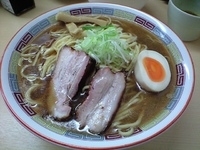 「豚骨煮干ラーメン」@煮干鰮らーめん 圓の写真