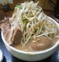 「味玉味噌ラーメン（大盛）+野菜大盛+生ニンニク」@味噌麺処 花道庵の写真