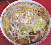 「大豚入り 900円（ヤサイ・ニンニク・カラメ・アブラ）」@ラーメン二郎 小岩店の写真
