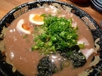 「濃厚魚介とんこつ（特製半熟煮玉子入り）（麺かため、ネギ多目、スー」@無鉄砲 がむしゃらの写真