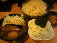 「にんにくつけ麺+スパイシーネギ+半熟玉子+辛味挽肉」@盛極軒の写真