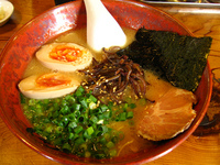 「ラーメン（ばりかた）+味玉+にんにく」@元祖長浜 大学ラーメンの写真