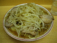 「小豚（ヤサイ、ニンニク）」@ラーメン二郎 環七新代田店の写真