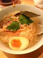 「塩ラーメン（細麺） 600円+チャーシュー増し 100円」@麺や 松の写真