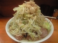 「小ブタ（全部マシ） 750円 + 黒烏龍茶 200円」@ラーメン二郎 立川店の写真