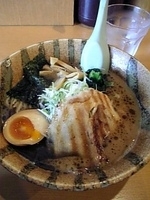 「らーめん（ニンニク油）+チャーシュー飯」@麺屋青山 臼井店の写真