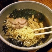 「醤油ラーメン 650円」@友ぞうの写真