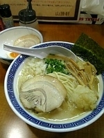 「鶏ラーメン+マニア向け特濃厚+HPクーポン」@山勝軒の写真
