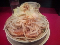 「豚ダブルラーメン+すきやきダブル」@用心棒の写真