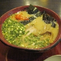 「鶏ガラ豚骨魚介ラーメン（裏メニュー）」@烏骨鶏ラーメン 龍 鴻巣店の写真