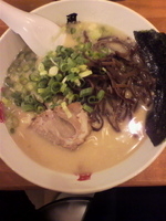 「とんこつらーめん￥500+替玉（硬め、サービス）+替玉（粉落とし」@博多風龍 水道橋店の写真